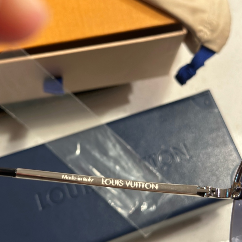 Louis Vuitton Damier Black Sunglasses - Picture 7 of 8